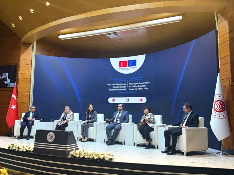 Türkiye’de Ürün Güvenliği Haftası Başladı: USB Certification Açılış Konferansında ve Uluslararası Sempozyumda